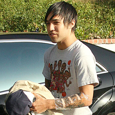 Pete Wentz shows off his work of art – a fresh tattoo!