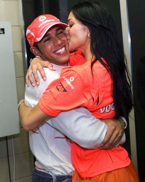 lewis hamilton girlfriend kiss. Lewis Hamilton gets a hug from