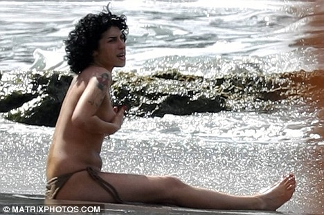 Topless amy winehouse Amy Winehouse
